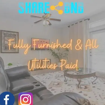 Modern Dallas Retreat - 2Br, Patio, Parking